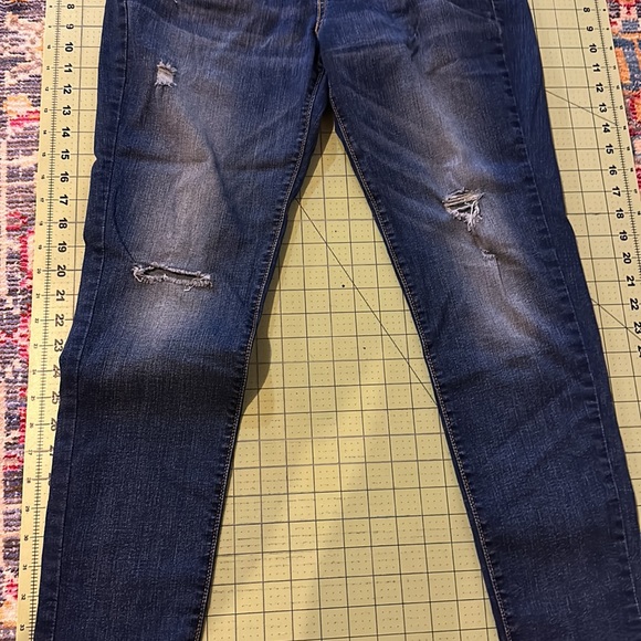 Denizen from Levi’s Cropped distressed jeans - Picture 4 of 12